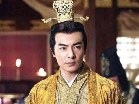 皇帝醉酒后开玩笑说要废掉爱妃，妃子便将他活活闷死