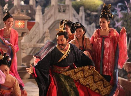 晋阳起兵中，李渊和李世民分别起了哪些作用