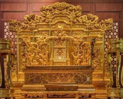 皇帝的龙椅是什么做的 为何历经两个朝代都是金闪闪的呢