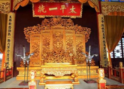 皇帝的龙椅是什么做的 为何历经两个朝代都是金闪闪的呢