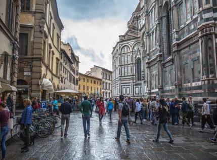 美第奇家族统治了这座城市300年 期间资助了无数的艺术家