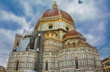 美第奇家族统治了这座城市300年 期间资助了无数的艺术家