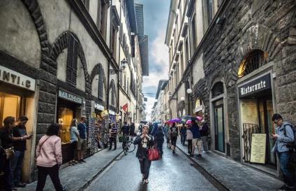 美第奇家族统治了这座城市300年 期间资助了无数的艺术家