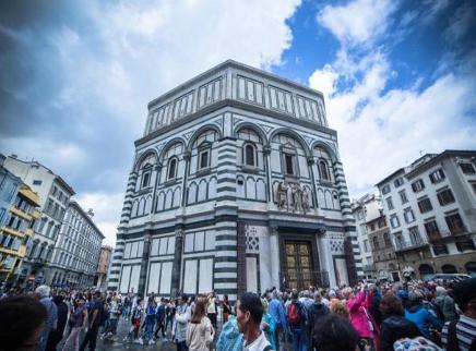 美第奇家族统治了这座城市300年 期间资助了无数的艺术家