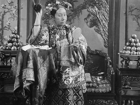 奕劻能通吃清朝跟民国的原因是什么