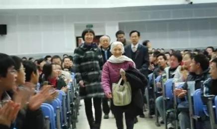 李佩才是中国真正的贵族 年轻人对她的名字知道的越来越少