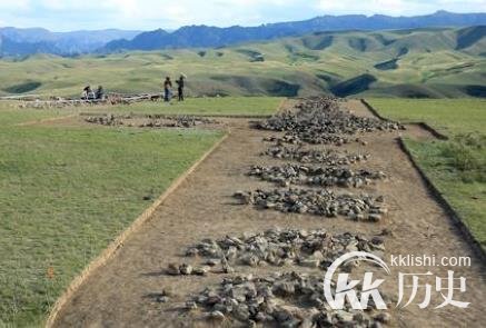 东天山古墓群距今2200年:尊七风俗至少2000年历史