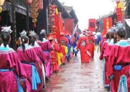 古代举人竟然有这么的权利 也难怪范进会疯掉