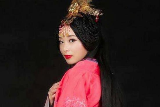 他当了十三年的傀儡皇帝,后来竟因一个女人崛起了