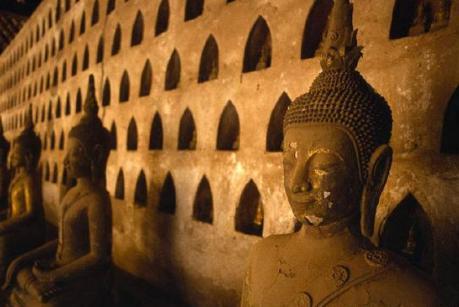 曾今很多国家都实施了政教合一 却只有中国不受影响