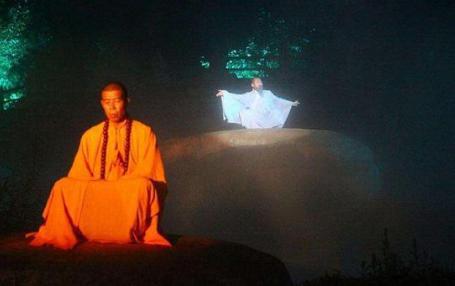 曾今很多国家都实施了政教合一 却只有中国不受影响