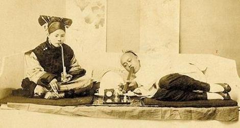 古人抽烟到底有多疯狂 男女老少无不嗜烟草者