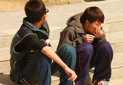 古人抽烟到底有多疯狂 男女老少无不嗜烟草者