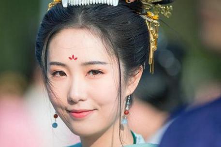 “张敞画眉”是个成语吗