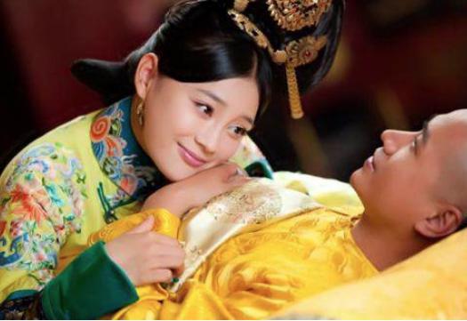 她是被养在宫外的四春娘娘之一,最后由宫女升为妃