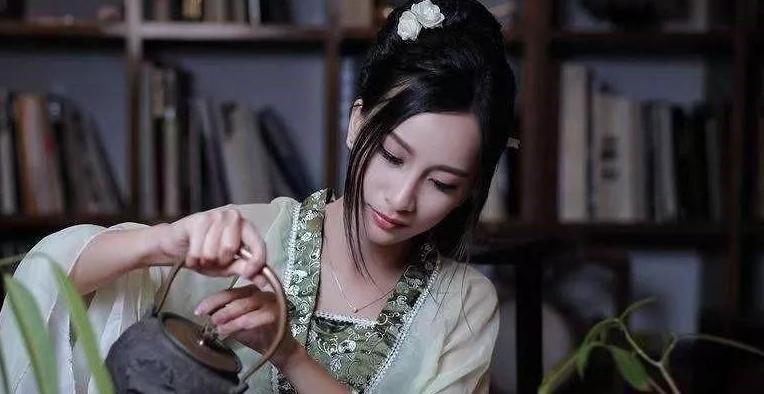 关羽比张飞更帅,为何张飞的女儿入宫当了皇后,关羽女儿却没有?