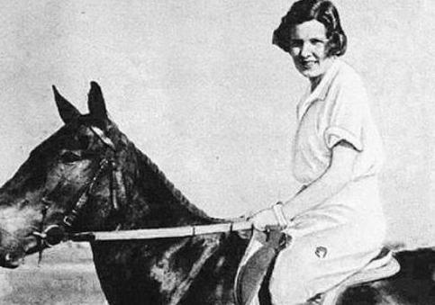 张海天在抗日战争期间起了什么作用