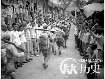 游击队智取“浙东马奇诺”烧碉堡逼伪军逃窜
