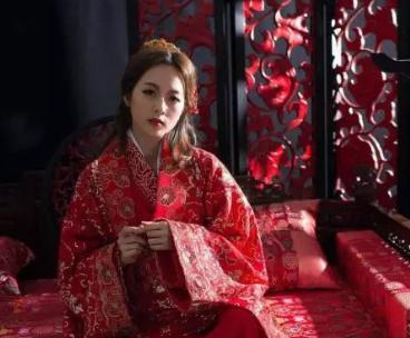 明朝寡妇出上联，谁能对出嫁给谁，最后守寡一生