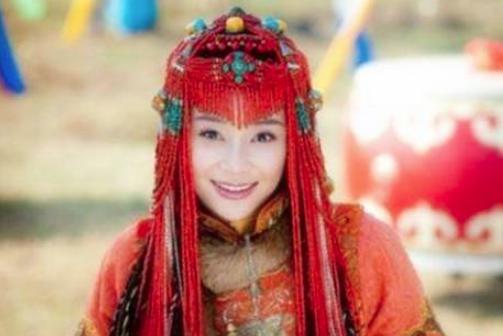 满都海三十岁时嫁给七岁小孩,后来还生了八个子女