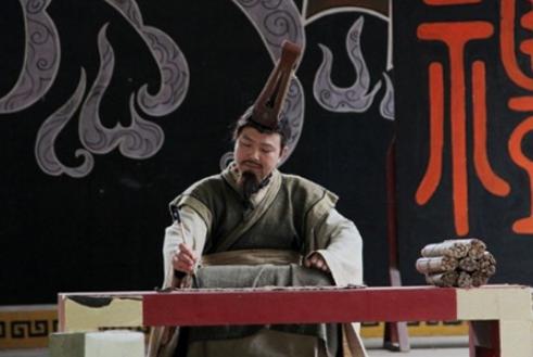 斗子文：小时候被老虎喂乳，长大后成为春秋名相