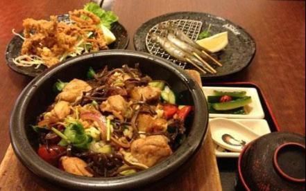 古代人们一天只吃两餐的 那么一日三餐是什么时候开始的