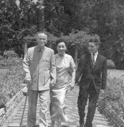 揭秘:蒋孝勇回大陆想解决2件头疼事分别是什么