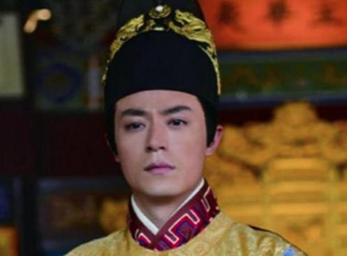 他被叔叔抢了王位,最后消失在皇宫