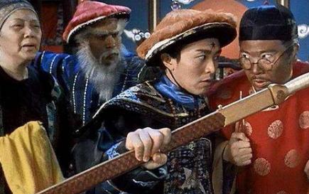 八府巡抚和九门提督相比 谁的官职更大一些呢