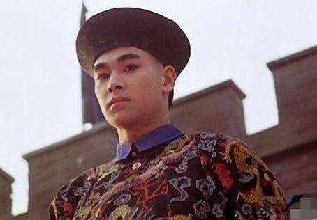 八府巡抚和九门提督相比 谁的官职更大一些呢