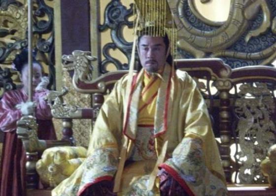 儿子设计灌醉了皇帝的妃子，结果还当上了皇帝