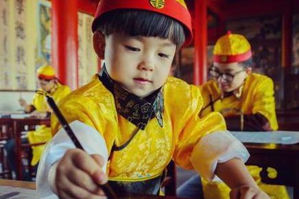 满清时期的皇子们生活是什么样的 看看康熙的儿子胤礽就知道了