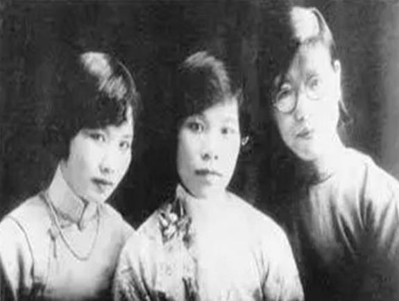 她是福州三大才女之一，一生有过三段婚姻，最后一个竟是师生恋