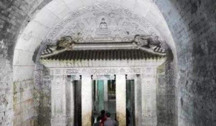 康熙地宫诡异丛生，专家挖墓遭遇“活物”.