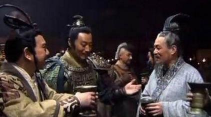 秦始皇只大刘邦三岁 秦国统一天下的时候他在干嘛