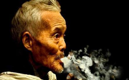 古人也抽烟吗 烟草是什么时候传入我国的