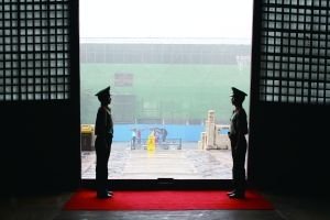 十三陵守陵部队探秘：新兵夜遇绣花鞋脸吓白(图