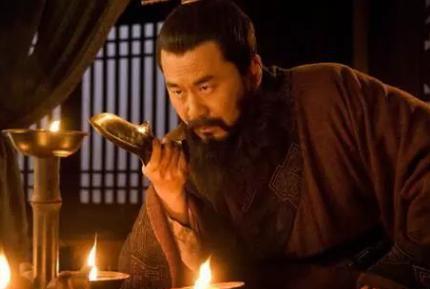 蒋干两次坑惨曹操，赤壁之战因他曹操差点魂归赤壁