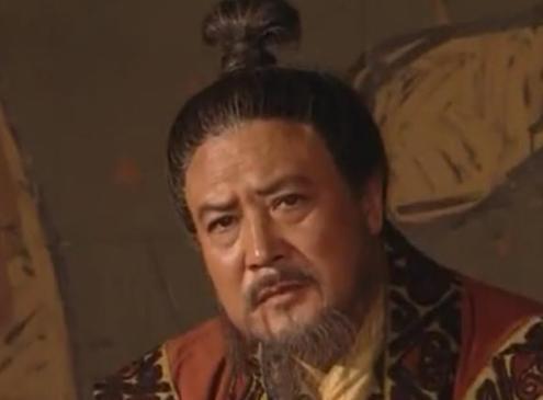 鸿门宴刘邦俯首称臣，为何范增不依不饶要置他于死地