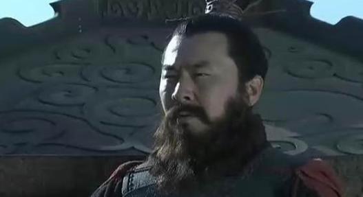 三国时期割须弃袍的是谁?