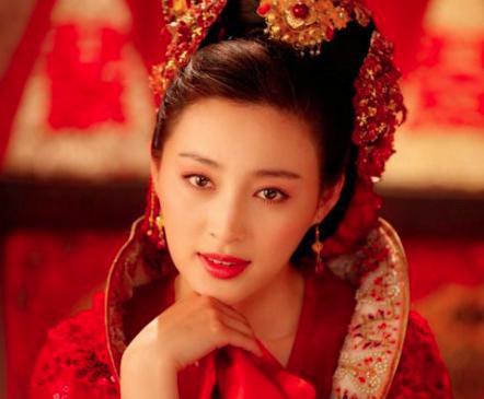 历史上唯一的三姓皇后，最后因争宠被废