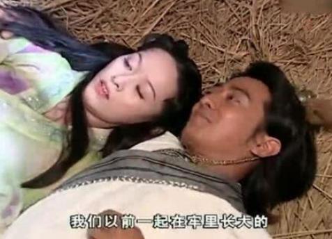 他本来身为皇太孙，出生后却被扔进大牢