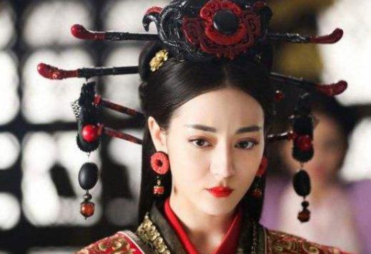 路惠男是失宠妃子，儿孙不争气，但她靠养子享福到老