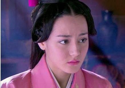 路惠男是失宠妃子，儿孙不争气，但她靠养子享福到老