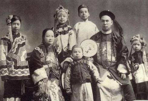 清朝的官员长什么样子