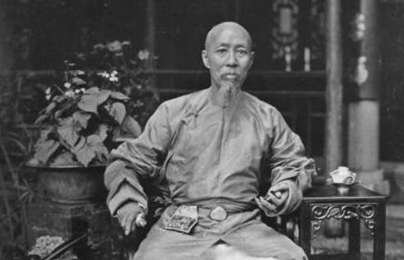 清朝的官员长什么样子