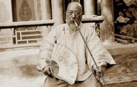 清朝的官员长什么样子