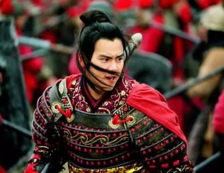 辽国猛将跟北宋叫板,一小人物拿武器说:我来解决,猛将当场毙命