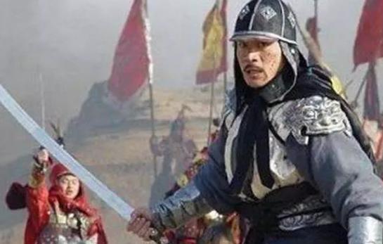 辽国猛将跟北宋叫板,一小人物拿武器说:我来解决,猛将当场毙命