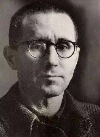 著名诗人 德国戏剧家贝尔托&middot;布莱希特简介